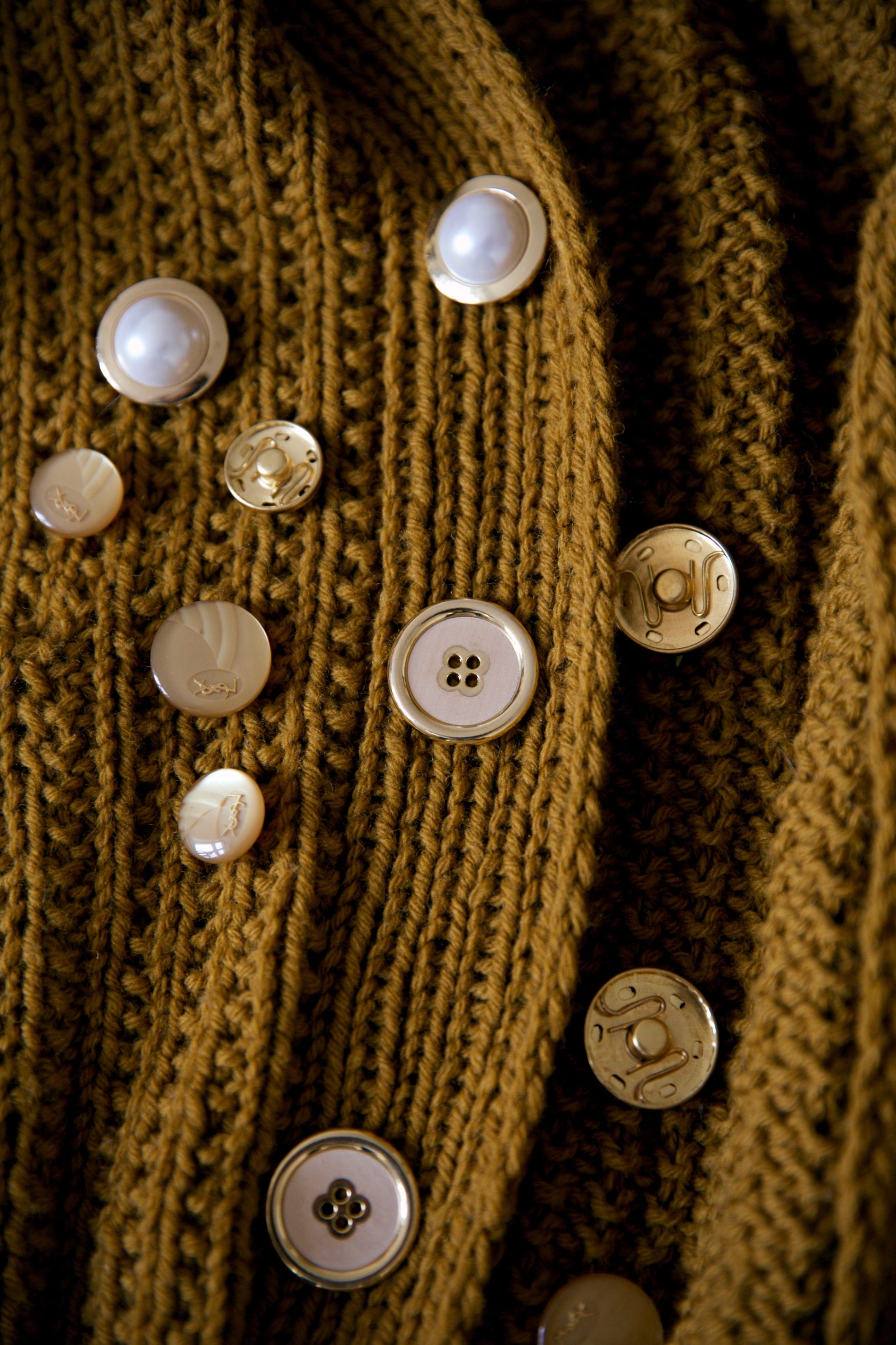 Cardigan knitting pattern, close-up of buttons, brown knit